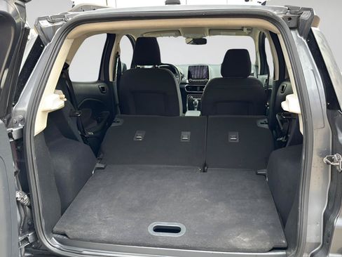 Used 2020 Ford EcoSport SE FWD image 24