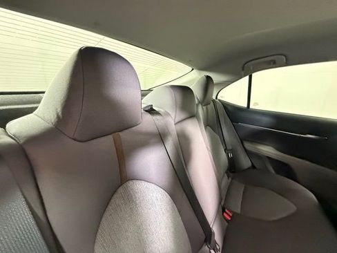 Used 2018 Toyota Camry LE FWD image 34