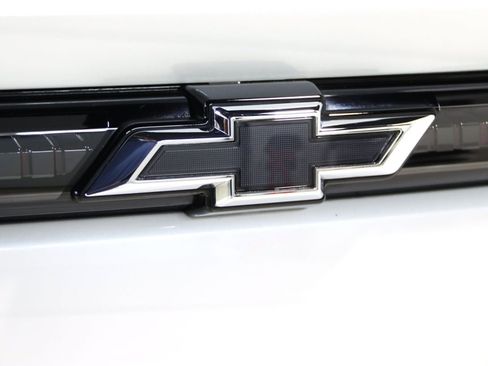 Used 2025 Chevrolet Equinox EV RS FWD image 13