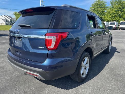 Used 2017 Ford Explorer XLT w/ Equipment Group 202A AWD/4WD image 5