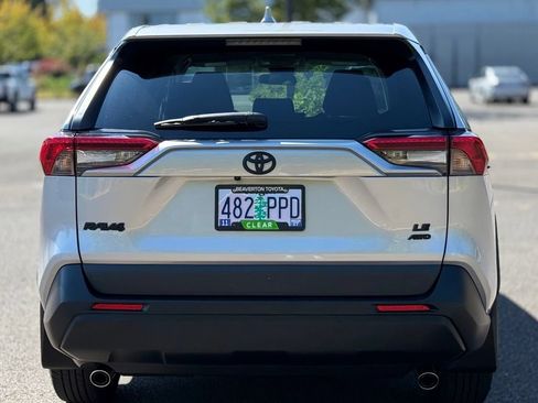 Used 2024 Toyota RAV4 LE AWD/4WD image 4
