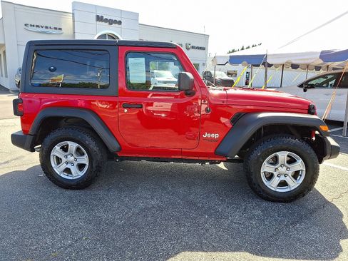 Used 2018 Jeep Wrangler Sport image 7