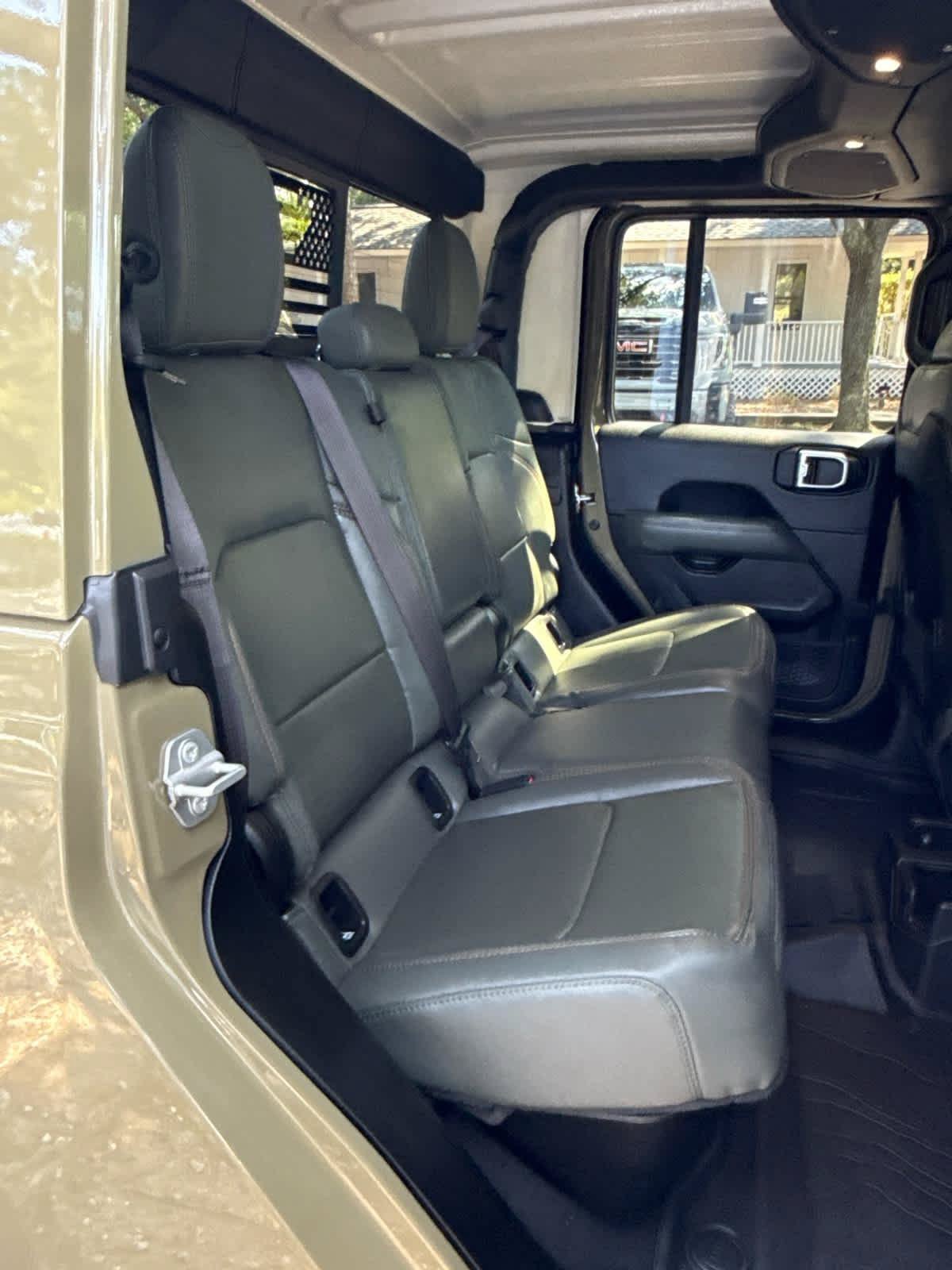 Used 2025 Jeep Gladiator Mojave w/ Convenience Group AWD/4WD image 15