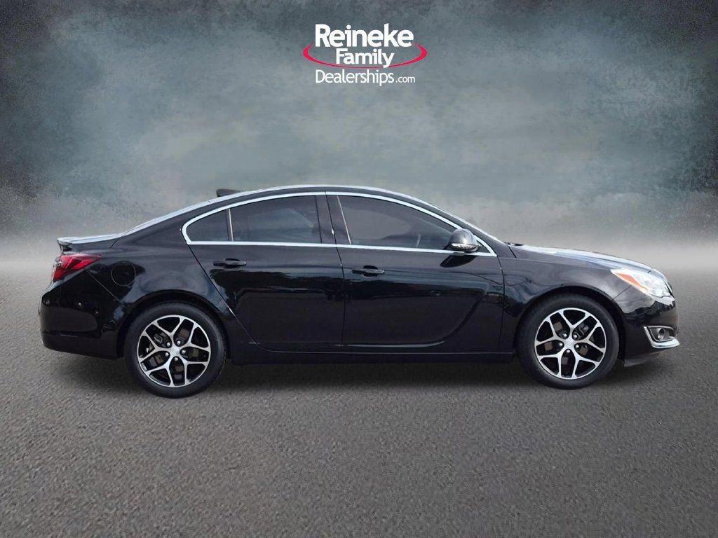 Used 2017 Buick Regal Sport Touring FWD image 5