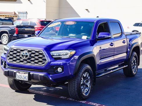 Certified 2023 Toyota Tacoma TRD Off-Road w/ Black Out Package (TMS) image 3