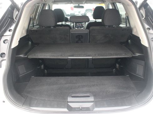 Used 2018 Nissan Rogue SV image 11