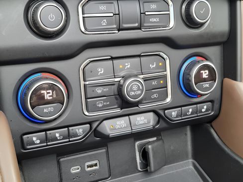 Used 2021 Chevrolet Tahoe High Country image 34