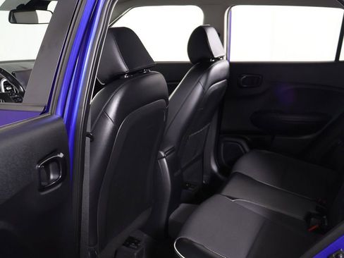 Used 2022 Hyundai Venue Limited FWD image 26