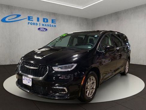 Used 2024 Chrysler Pacifica Touring-L image 5