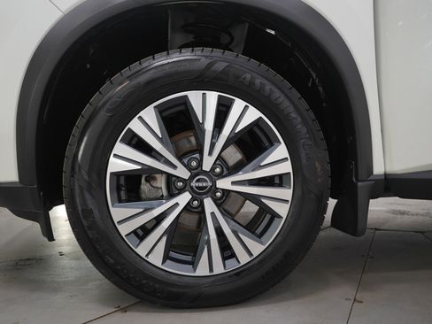 Used 2023 Nissan Rogue SV w/ SV Premium B Package image 31