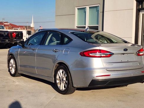 Used 2019 Ford Fusion SE FWD image 4