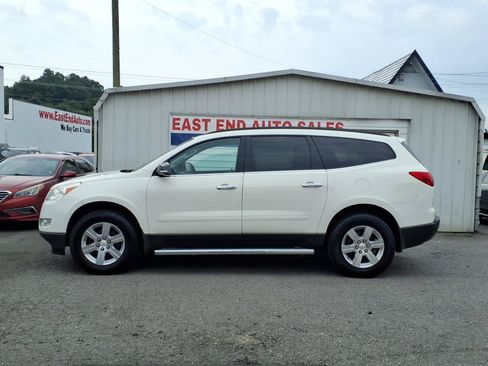 Used 2012 Chevrolet Traverse LT FWD image 2