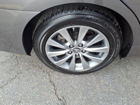 Used 2017 Toyota Camry XSE image 7