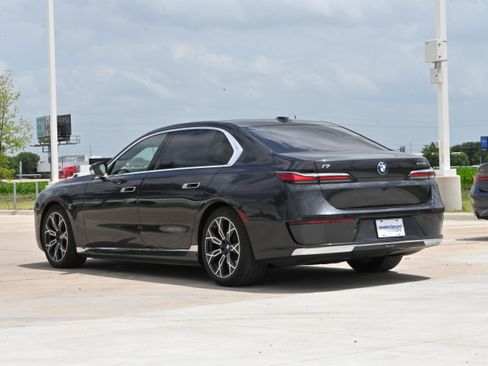 Certified 2024 BMW i7 eDrive50 w/ Executive Package RWD image 7