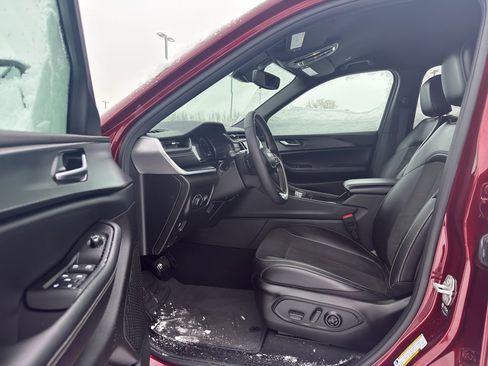 Used 2024 Jeep Grand Cherokee L Altitude image 10