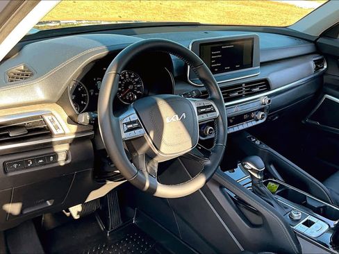 Used 2022 Kia Telluride EX w/ EX Premium Package image 16