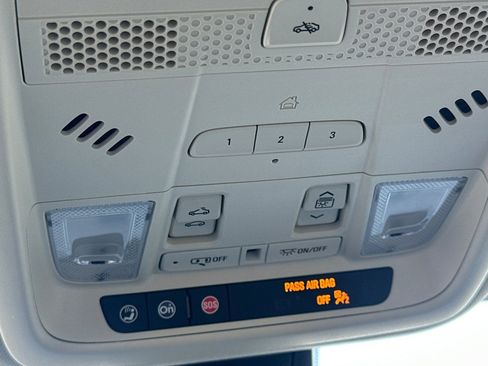 Certified 2025 Cadillac XT6 Premium Luxury image 25