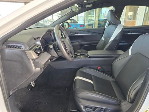 Used 2025 Toyota Camry SE image 21