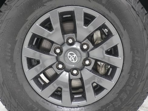Used 2021 Toyota Tacoma SR5 w/ SR5 Appearance Package (SM) RWD image 24