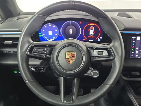 Certified 2025 Porsche Macan Electric image 14