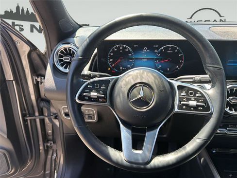 Used 2023 Mercedes-Benz GLB 250 4MATIC w/ Premium Package image 15