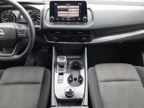 Used 2025 Nissan Rogue SV AWD/4WD image 9