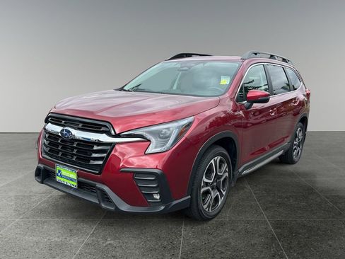 Used 2023 Subaru Ascent Limited image 3