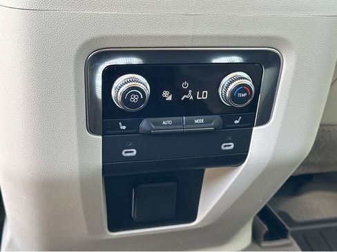 Certified 2021 GMC Yukon XL Denali w/ Denali Premium Package AWD/4WD image 8