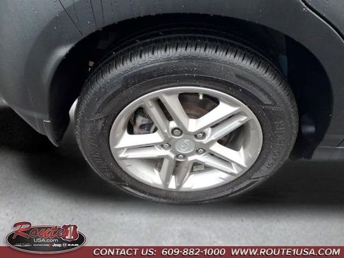 Used 2019 Hyundai Kona SE AWD/4WD image 16