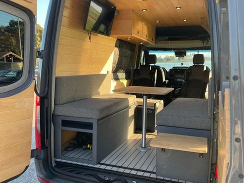 Used 2021 Mercedes-Benz Sprinter 2500 image 20