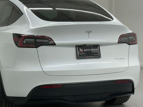 Used 2023 Tesla Model Y Long Range image 30