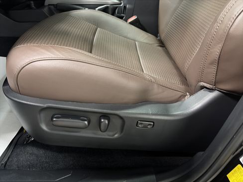 Used 2023 Toyota Tacoma Limited image 15