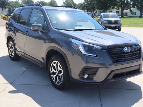 Used 2024 Subaru Forester Premium AWD/4WD image 3