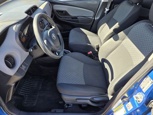 Used 2015 Toyota Yaris L image 7