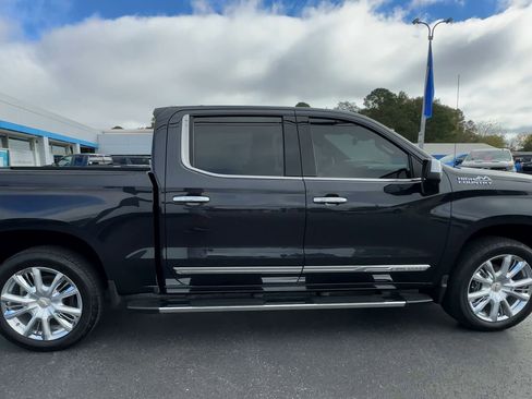 Certified 2023 Chevrolet Silverado 1500 High Country w/ High Country Premium Package AWD/4WD image 9