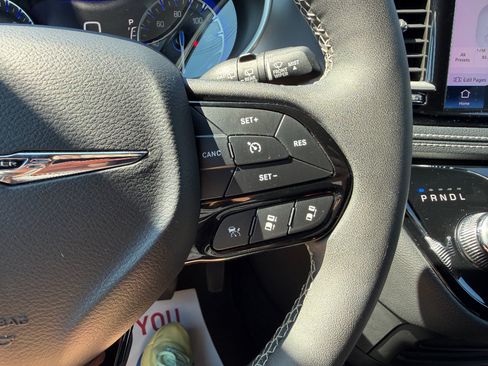 Used 2023 Chrysler Pacifica Touring-L w/ S Appearance Package FWD image 43