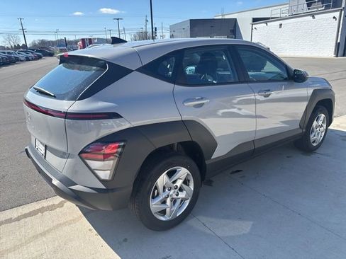 Used 2024 Hyundai Kona SE image 12