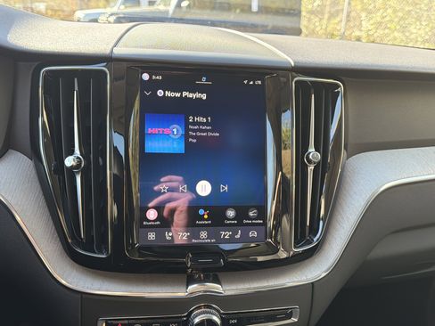 Certified 2025 Volvo XC60 B5 Plus image 23