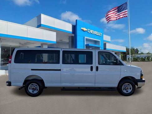 Used 2025 GMC Savana 3500 LT w/ LT Preferred Equipment Group RWD image 3