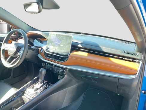 Used 2024 Jeep Compass Limited image 28