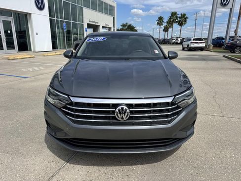 Used 2020 Volkswagen Jetta SE w/ SE Cold Weather Package FWD image 2