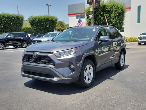 Used 2021 Toyota RAV4 XLE FWD image 5