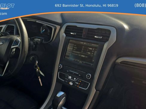 Used 2016 Ford Fusion SE w/ Equipment Group 202A FWD image 9