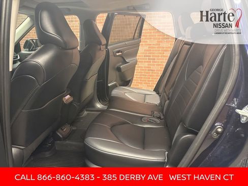 Used 2021 Toyota Highlander XLE image 20