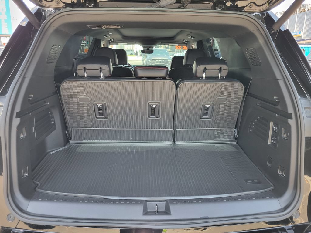 Used 2025 Chevrolet Traverse RS w/ LPO, Floor Liner Package FWD image 24