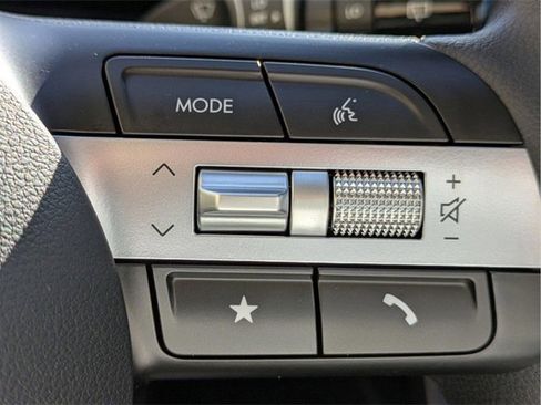 Certified 2025 Hyundai Tucson SE image 27