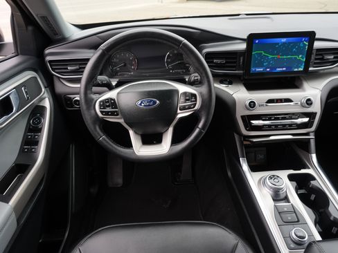 Used 2023 Ford Explorer XLT w/ Equipment Group 202A image 25