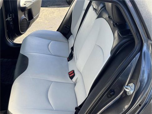 Used 2019 Toyota Prius XLE image 27