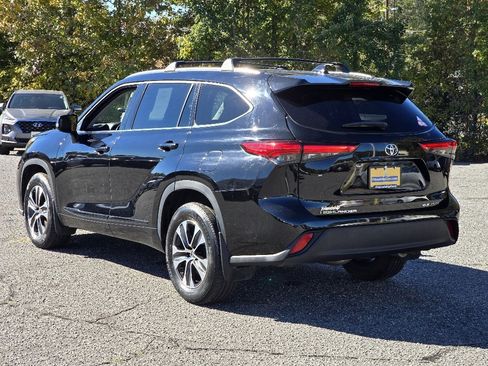 Used 2021 Toyota Highlander XLE image 24
