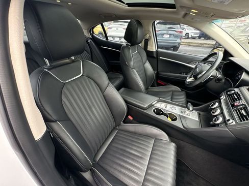 Used 2022 Genesis G70 2.0T w/ Prestige Package image 25